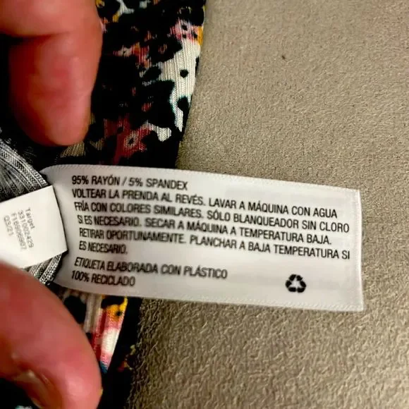 NWOT Y2K WOMENS CROPPED RIBBED KNIT FLORAL LONG SLEEVE TOO SIZE LARGE - Picture 8 of 8